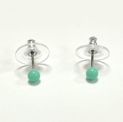 Groene mini oorknoppen - Zilverkleurig - 4 Millimeter - Damesdingetjes