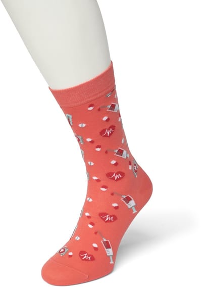 Bonnie Doon Dames Sokken met Medische Print maat 36/42 Roze - Thema Sokken - Ziekenhuis - Dokter - Cadeau Sokken - Word je Happy en vrolijk van - Zacht Katoen met Gladde Teennaad - Comfortabel - Perfect Cadeau - Strawberry Pink - BT991116.365