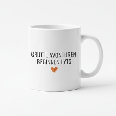 “Grutte Avonturen Beginnen Lyts” Mok – Inspirerende Tekst – Witte Keramische Koffiemok 330 ml