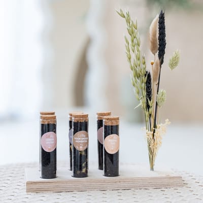 Het Theeplankje ´Alleen Zwart´ - thee cadeaupakket, thee cadeau, thee geschenkset, zwarte thee, verse theepakket, cadeau vriendschap, cadeau beste vriendin, cadeau bedankt, cadeau verjaardag vrouw