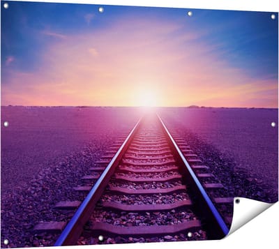 Gards Tuinposter Rails Spoorweg in de Woestijn bij Zonondergang - 120x90 cm - Tuindoek - Tuindecoratie - Wanddecoratie buiten - Tuinschilderij