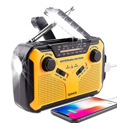 Igoods Noodradio - Noodpakket - Kampeerradio - FM AM - Led Zaklamp - Inclusief Telefoon Oplader - 2500 mAh