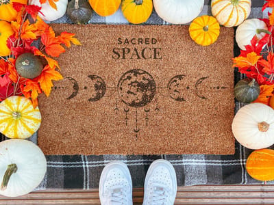 Sacred Space | 90x60 cm | Nieuwe huis cadeau | Ingangsmat | Deurmat met stijl | Verhuizing cadeau | Praktisch & trendy | Perfect voor binnenkomst | Cadeau voor nieuwe woning
