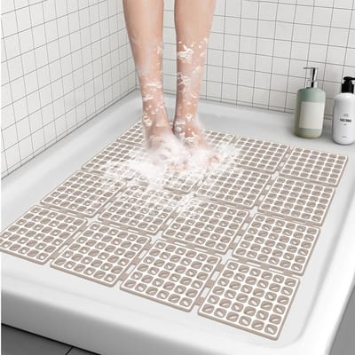 Vierkante Antislip Douchematt met Zuignappen en Afvoeropeningen, Geschikt voor Binnen en Buiten, 60x60cm, Khaki, Ideaal voor Badkamer en Douchegebruik