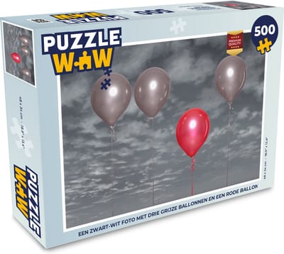 Puzzel Een zwart-wit foto met drie grijze ballonnen en een rode ballon - Legpuzzel - Puzzel 500 stukjes