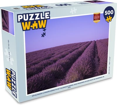 Puzzel Een bloeiend lavendelgebied in het Valensole-gebied, Zuid-Frankrijk op een hete de zomerdag in Juli. - Legpuzzel - Puzzel 500 stukjes