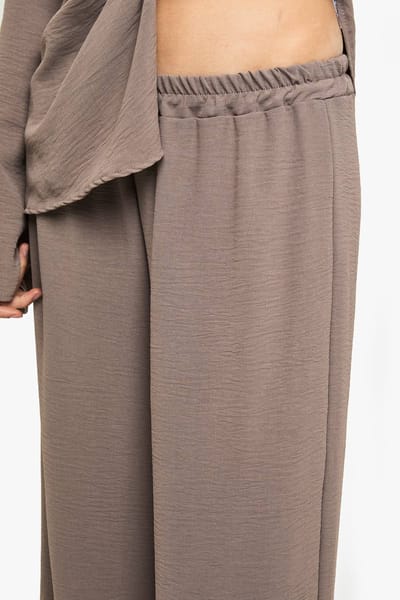 boohoo Dames Geweven Broek met Elastische Taille en Wijde Pijpen | Mokka | Maat: 34