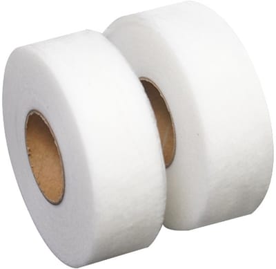 Verpakking met twee rollen strijkband voor het naaien en afwerken van stoffen, broeken, gordijnen en kledingstukken. 65 meter lang, 30 millimeter breed.