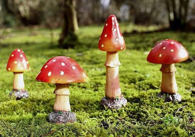 Tuinpaddestoelen Ornamenten - Decoratie Figuren - Tuin Aankleden - Handbeschilderd Hars - 4 stuks - Rood