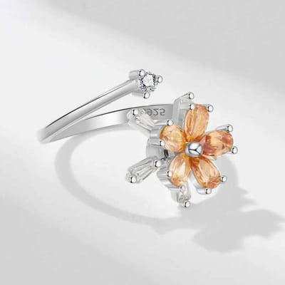 Fidget Ring Bloem Zilverkleurig - Anti Stress Ring Draaibaar - Verstelbare Ring met Oranje Steentjes