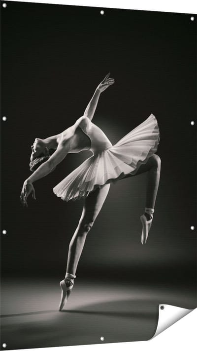 Gards Tuinposter Ballerina op Haar Tenen - Ballet - Zwart Wit - 100x150 cm - Tuindoek - Tuindecoratie - Wanddecoratie buiten - Tuinschilderij