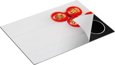 Chefcare Inductie Beschermer Tomaten op Witte Houten Planken - 75x50 cm - Afdekplaat Inductie - Kookplaat Beschermer - Inductie Mat