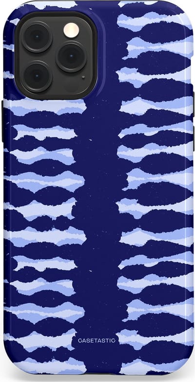 Casetastic Hoesje Geschikt voor Apple iPhone 12/12 Pro Magsafe - Stijlvolle Beschermende Duo-layer Case - Golven in blauw