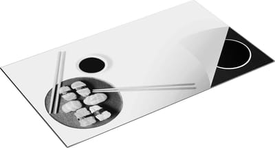 Chefcare Inductie Beschermer Sushi met Stokjes op een Witte Achtergrond - Zwart Wit - 95x50 cm - Afdekplaat Inductie - Kookplaat Beschermer - Inductie Mat