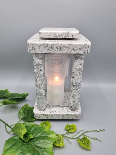 Lantaren - Graniet - Wiskont White - LK - Glazen draai deurtje - Grafdecoratie - Herdenkingslicht