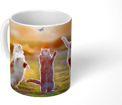 Mok - Koffiemok - Katten - Vlinder - Zonsondergang - Gras - Natuur - Mokken - 350 ML - Beker - Koffiemokken - Theemok