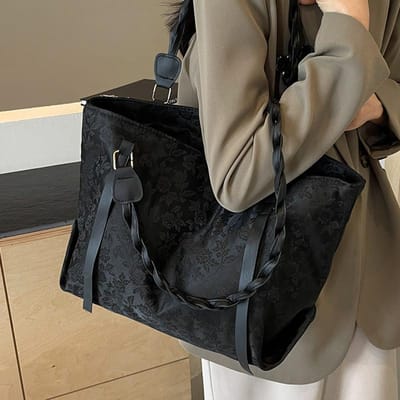 Sac cabas grande capacité Nouveau sac haut de gamme pour le travail et les loisirs Nouveau sac à bandoulière niche chinoise black