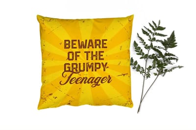 Sierkussens - Kussentjes Woonkamer - 50x50 cm - Kinderen - Spreuken - Goud - Beware of the grumpy teenager