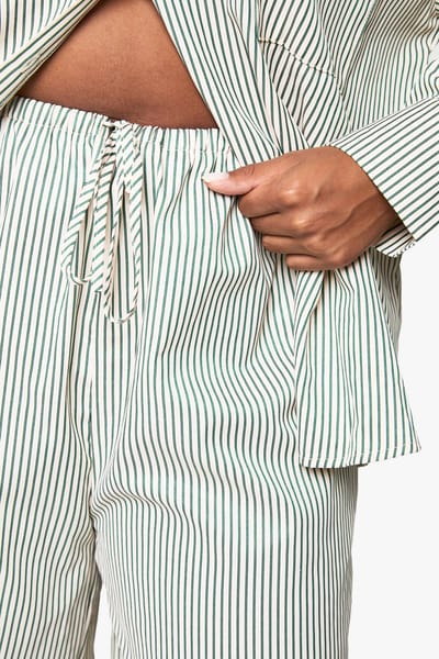 boohoo Dames Plus-geweven gestreepte elastische broek met wijde pijpen | Groente | Maat: 44