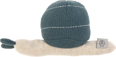 Lässig gebreid speeltje en knuffel met rammelaar Garden Explorer Snail blue