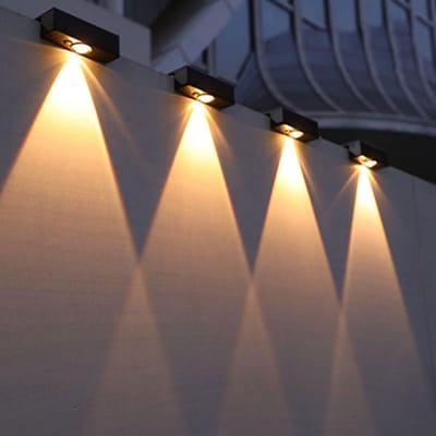 LED-zonne-energie hekverlichting - Sfeerverlichting voor de tuin - Waterdichte decoratieve tuinlampen voor buiten - Eenvoudig te installeren en energiezuinig - Perfect voor het terras, de balustrade, de trap en de achtertuin - set van 4 - Warm licht