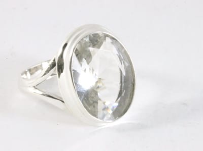Ovale zilveren ring met bergkristal - maat 16.5