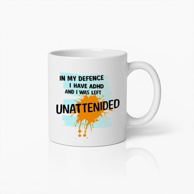 Grappige ADHD Koffiemok – Humoristische Quote Beker “In Mijn Verdediging Ik Heb ADHD” – Uniek Cadeau voor Vrienden & Collega’s