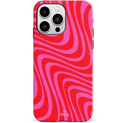 xoxo Wildhearts Berry Much - Double Layer - Hoesje geschikt voor iPhone 13 Pro case - Siliconen hoesje met golvenprint - Golven - Hardcover - Beschermhoes - Optimale bescherming - Rood - Roze