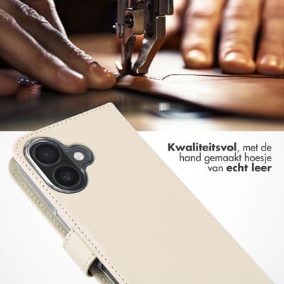 Selencia Hoesje - Geschikt voor Apple iPhone 16 - Echt Lederen Bookcase - Greige