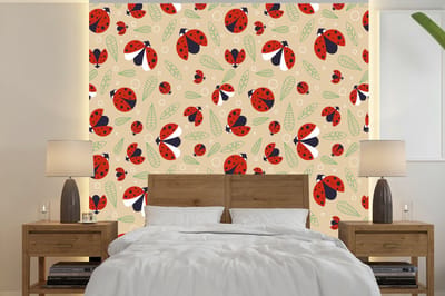 Behang - Fotobehang Lieveheersbeestje - Bladeren - Design - Breedte 240 cm x hoogte 240 cm