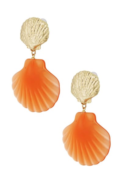 Oranje Schelp Oorbellen – Goudkleurige Statement Oorbellen met Zeeschelp Design – Zomerse Dames Oorbellen