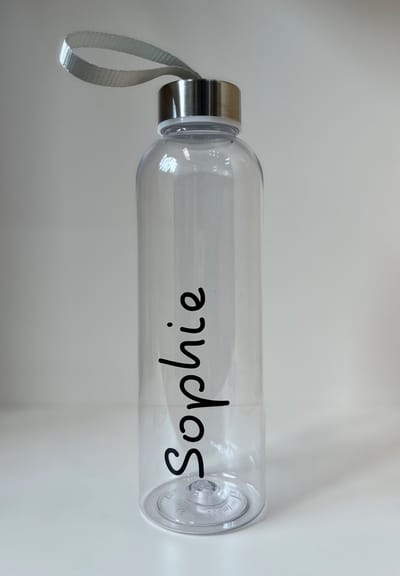Drinkfles met naam - Waterfles met naam - gepersonaliseerd cadeau - Fles met naam - uniek cadeau - Doorzichtige fles