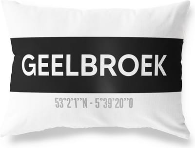 Tuinkussen GEELBROEK - DRENTHE met coördinaten - Buitenkussen - Bootkussen - Weerbestendig - Jouw Plaats - Studio216 - Modern - Zwart-Wit - 50x30cm