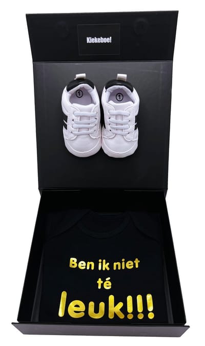 Kraamcadeau met romper, speen en babysneakers - kan ook rechtstreeks als cadeau worden verstuurd