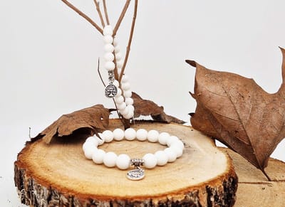 Handgemaakte natuursteen Geluksarmband met hanger "Astrologische Symbolen " Witte agaat " -8 mm diameter van de korrel- Diameter armband 20 cm - Kies je favoriete Astrologische Symbolen - Een mooi cadeau voor familie en vrienden