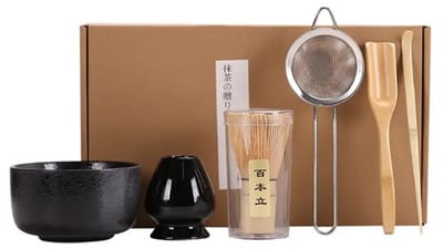 Dutchers® Matcha Set – 6-delige Japanse Matcha Ceremonie Set – Bamboe Theeklopper, Keramieken Kom, Lepel, Zeef & Standaard – Garde - Theepot - Thee accessoires - Authentieke Thee Ceremonie, Cadeau & Decoratie - Zwart