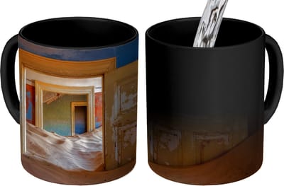 Magische Mok - Foto op Warmte Mokken - Koffiemok - Blauw - Deur - Zand - Woestijn - Magic Mok - Beker - 350 ML - Theemok
