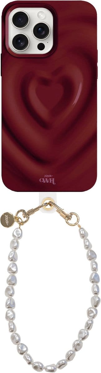 xoxo Wildhearts Biggest Love Burgundy Cord Case - Geschikt voor iPhone 13 Pro - Hoesje met koord - Kwalitatieve backcover - Telefoonhoesje met hartjes patroon - Hartenpatroon - met camerabumper - Parelketting - Burgundy - Rood - Donkerrood