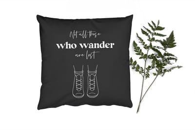 Sierkussens - Kussentjes Woonkamer - 50x50 cm - Spreuken - Quotes - Not all those who wander are lost - Schoenen