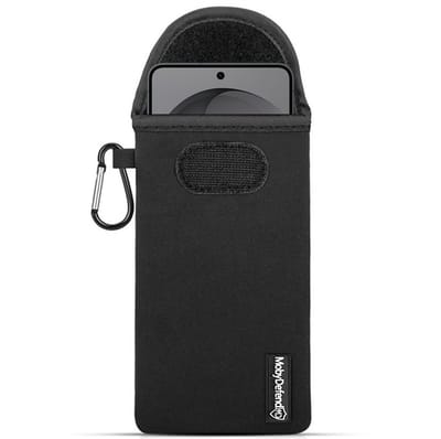 MobyDefend Hoesje - Geschikt voor Samsung Galaxy S26 - Neopreen Pouch Met Karabijnhaak - Insteek - Riemlus - Zwart