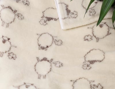 Lamswollen Deken Dekbed Plaid 200x220cm in 100% Australische Merino Lams Scheerwol 450 g/m² - créme bruin - Woolmark-certificaat – Dansende Lammetjes