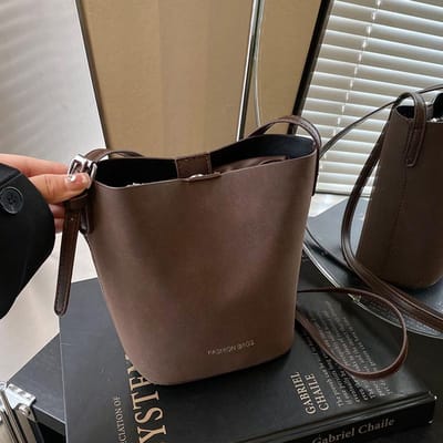 Populaire Bucket Bag voor Dames Herfst en Winter Nieuwe Mode Crossbody Tas voor Dames High-end Niche Schoudertas voor Dames brown
