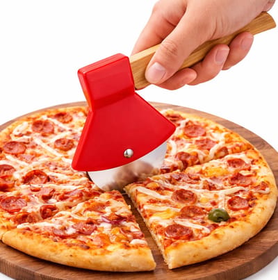 Pizza Cutter Bijl – Professionele Pizzasnijder met RVS Snijwiel – Bamboe Handgreep – Pizza Mes / Pizza Cutter voor Pizza, Cake & Brood – Rood Design Keukenaccessoire