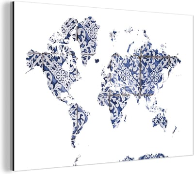 Wanddecoratie Metaal - Aluminium Schilderij Industrieel - Wereldkaart - Delfts Blauw - Wit - 120x80 cm - Dibond - Foto op aluminium - Industriële muurdecoratie - Voor de woonkamer/slaapkamer