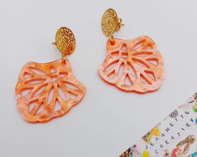 Jeannette-Creatief® - Resin - Resin Barok Waaier Coral Red Orange Pink - Resin Oorbellen - Filigraan RVS Gouden Oorstekers - Dames Oorbellen - Oorbellen - Oorbellen Dames - Coral Red Orange Pink Oorbellen