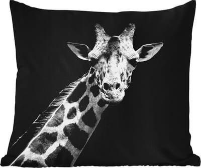 Tuinkussen - Giraffe tegen zwarte achtergrond in zwart-wit - 40x40 cm - Weerbestendig