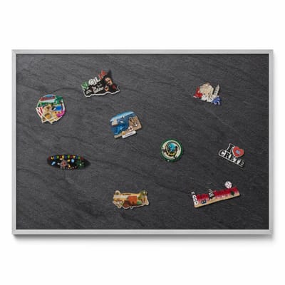 Tulup Magneetbord met Zilveren Frame - Zwart Magneetbord in Stijlvolle Kleuren - 100 cm x 70 cm - Stenen muurtextuur - Magneetbord met Effen Frame - Magnetisch Bord Decoratief - Magneetbord Multifunctioneel