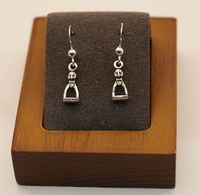 Sterling zilveren oorbellen stijgbeugels - oorbellen van klein stijgbeugels gemaakt van 925 zilver - oorhangers van stijgbeugels voor paardrijden - earrings stirrups - oorbellen voor paardrijdsters - leuke oorbellen paarden liefhebbers
