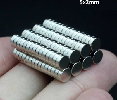 TLVX 10 stuks Ultra Kleine Sterke Magneten Rond 5x2mm / Platte magneten / Zinaps / Dunne Magneet / Mini Neodymium magneten / Magneetjes Deur / Kastdeuren / Koelkast / Whiteboard / School / Leren / Schoolbord / Papier vastzetten / Magnetische werking