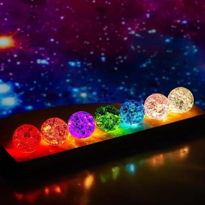 Kleurige Kristallen Bollen 40mm met LED Verlichting en Houten Basis voor Thuisdecoratie en Feestelijke Gelegenheden